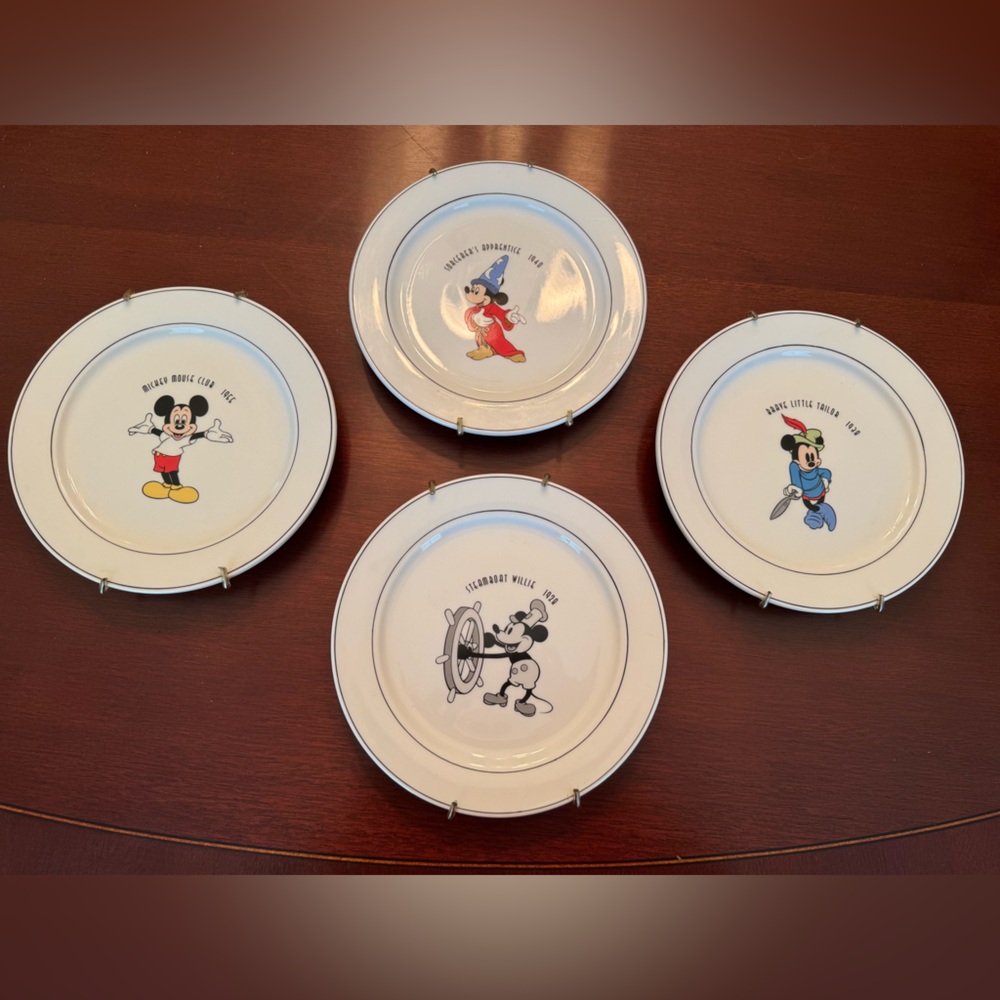 Mickey's Great Moments Set of 4 Salad/Dessert 8" Collectors Plates Disney Parks
